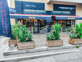 Brasserie De La Fontaine Du Vélodrôme outside