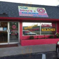 Sigy's Donuts Kolaches outside