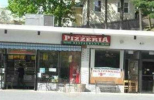 Ossining Pizzeria outside