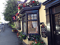 The Red Lion outside