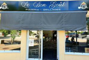 Le Bon Goût Pizzeria Grill outside