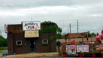 Angel's Pub outside