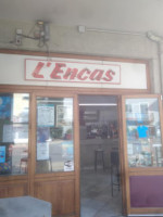L Encas inside