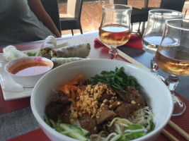 Le Phénix De Saïgon food