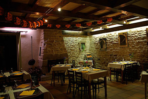 La Table De Keryann Crêperie Pizzeria inside