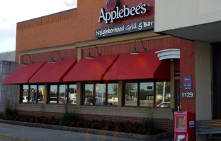 Applebee's Grill outside