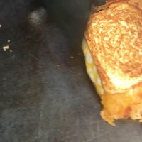 Meltz Extreme Grilled Cheese food