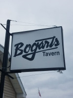 Bogarts Tavern outside