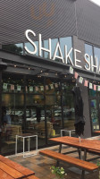 Shake Shack Perimeter Mall food