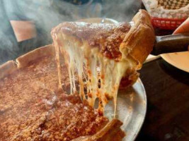 Paul's Chicago Pizza food