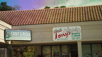 Tony's Pizza outside