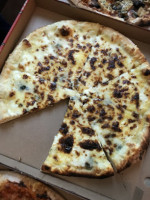 Pizza Jenzo food