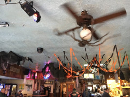 Old Oregon Saloon inside