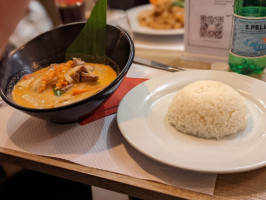 Le Neuf De Thai food