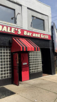 Dale's Bar Grill outside
