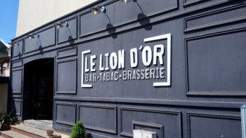 Le Lion D'or outside