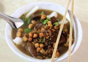 Kaodaeng Kaeng Rawn food