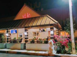 Vo An Vietnamese outside