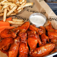 Alondra Hot Wings Pizza Craft Beer food