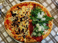 Vespucci Pizza E Drink food