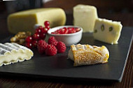 La Fromagerie Rouge food