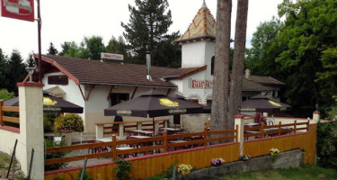 Auberge De Poudrey outside