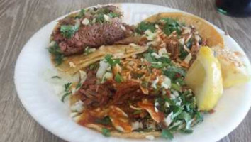 Tacos y Tortas Chalios food