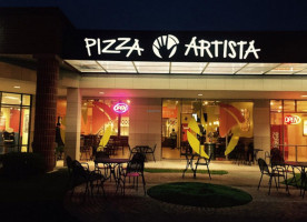 Pizza Artista inside
