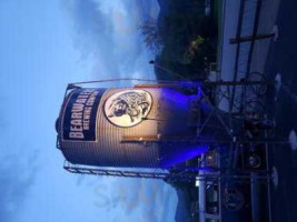 Bearwaters Brewing Company: Creekside food