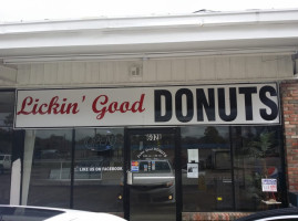Lickin Good Donuts outside