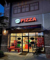 Piezano's Pizza outside
