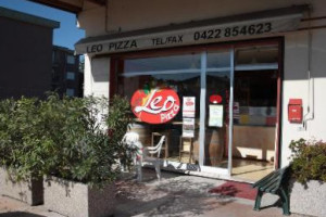 Leo Pizza outside