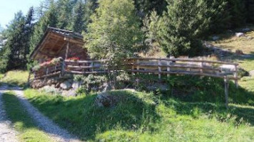 Waaler Hütte outside
