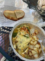 Annie&#x27;s Deli food