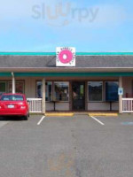 Ocean Shores Donuts outside