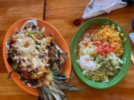 El Loro Mexican Big Lake food