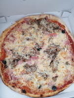 Pizza Mania food