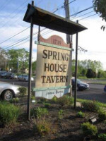 Spring House Tavern outside