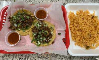 Los Brothers' Tacos food
