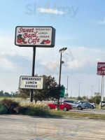 Sweet Basil Cafe Springfield outside