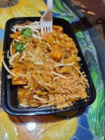 Om Thai Cuisine food