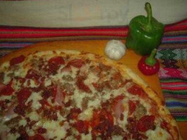 Alfonsos Pizza food