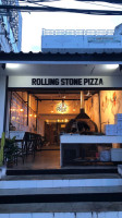 Rolling Stone Pizza outside