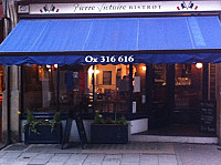 Pierre Victoire Bistrot outside