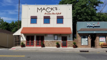 Mack's American Grill outside