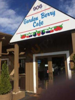 Garden Berry Cafe outside