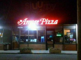 Amore Pizza Italian outside