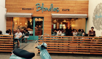 Blondies Bakery Cafe food