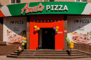 Amato Pizza food