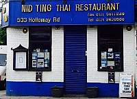 Nid Ting Thai outside
